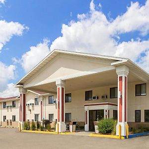 Americas Best Value Inn FargoFargo  Exterior photo