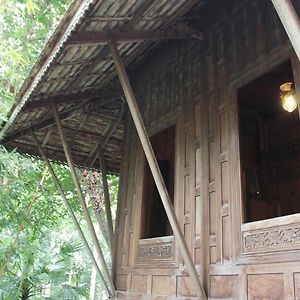 Thai Teak House Garden Homestay Hangdong Exterior photo