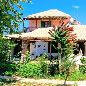 Traditional House In A Natural Oasis Kánalos Exterior photo