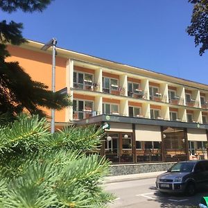 Hotel Rezident Stubnyafürdő Exterior photo