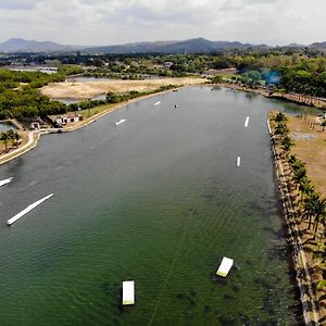 Lago De Oro Hotel Batangas City Exterior photo