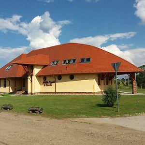 Miklós Fogadó és Étterem Hotel Matraterenye Exterior photo