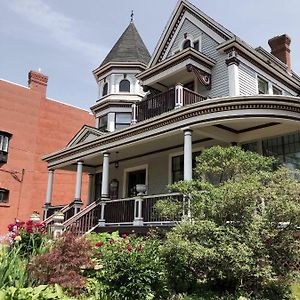 Mahogany Manor Bed & Breakfast Panzió Saint John Exterior photo