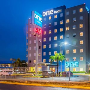 One Monterrey Aeropuerto Hotel Exterior photo