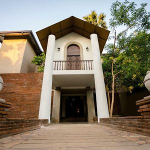 Hotel Alakamanda Anuradhapura Exterior photo