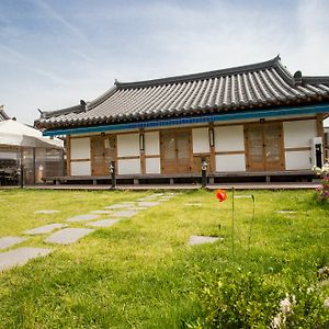 Jiwoo Dang Hotel Csondzsu Exterior photo