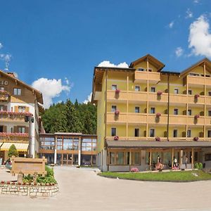 Caminetto Mountain Resort Lavarone Exterior photo