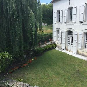 La Maison Du Pont Panzió La Rochebeaucourt-et-Argentine Exterior photo