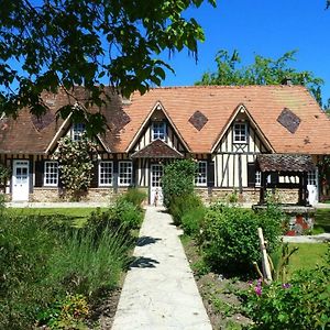 Le Clos Sainte Helene Panzió Glos-sur-Risle Exterior photo