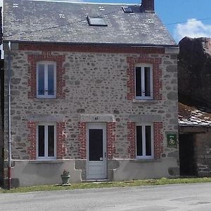 Gite L'Hirondelle Saint-Priest-la-Plaine Exterior photo