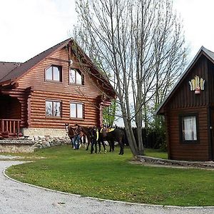 Zrub Benango Villa Menguszfalva Exterior photo