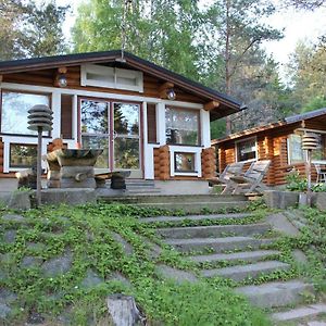 Hirsimoekki Ja Makuuaitta Hotel Karijoki Exterior photo