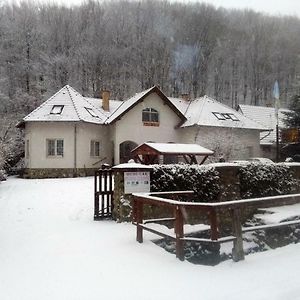 Hudi-Lak Vendégház Hotel Háromhuta Exterior photo