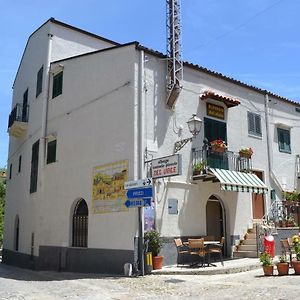 Albergo Ristorante Pizzeria Del Viale Palazzo Adriano Exterior photo