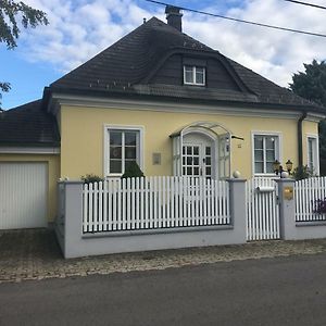 Haus In Idyllischer Lage Bécs Exterior photo