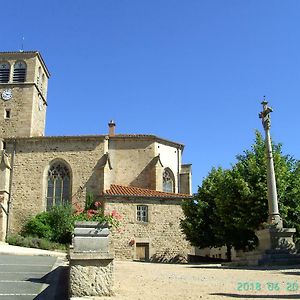 La Fontaine Panzió Saint-Georges-en-Couzan Exterior photo