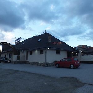 Fan Fan Penzion Hotel Rožňava Exterior photo