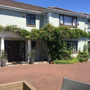 Parc Lodge Guesthouse Bridgend  Exterior photo