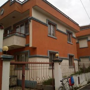 Quiet Garden House Only For Medium & Long Term Apartman Patan Exterior photo