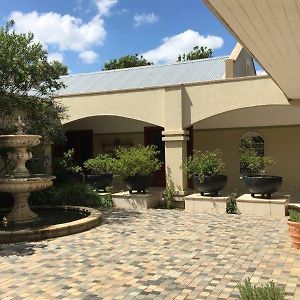 The Courtyard At La Loggia Apartman Nottingham Road Exterior photo