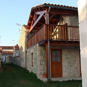 Chambre D'Hote Au Col De Cygne Panzió Blanzac-les-Matha Exterior photo