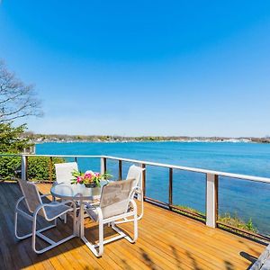 Private Sandy Beach Amazing Waterfront & Hot Tub Branford Exterior photo