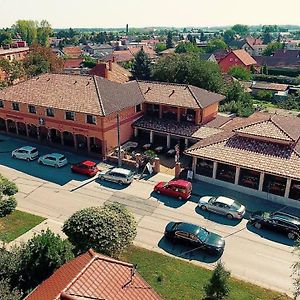 Corvin Pension And Restaurant Hotel Veľký Meder Exterior photo