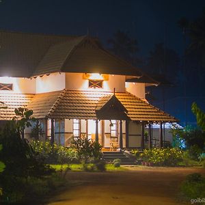 Rasa Gurukul Hotel Kizhake Chālakudi Exterior photo