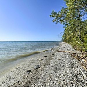 Algoma Lake Retreat With Bbq Grill, Yard And Fire Pit! Villa Exterior photo