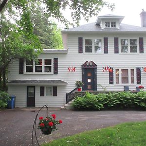 Gite Saint-Laurent Panzió Trois-Rivières Exterior photo