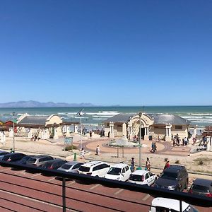 At The Beach - Muizenberg Apartman Fokváros Exterior photo