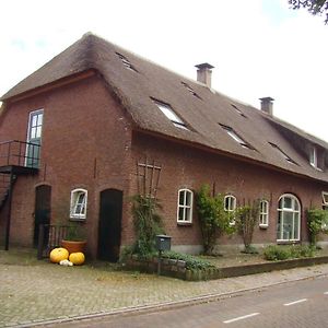 B&B Onder Ons Riet Cromvoirt Exterior photo