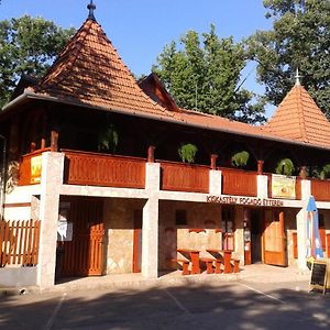 Kiskastély Fogadó-Étterem Hotel Füzesgyarmat Exterior photo