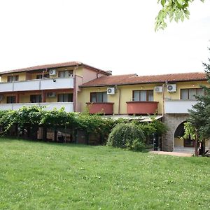 Turistićesci Complex " Stranga " Hotel Szredec Exterior photo