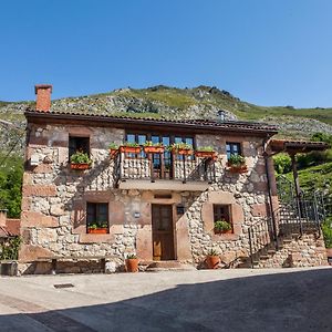 Apartamentos Rurales El Tio Pablo Picos De Europa Tresviso Exterior photo